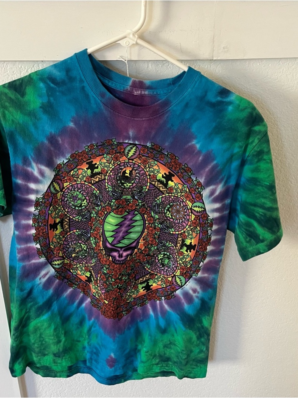 Liquid Blue 2000 Grateful Dead Men's Medium Tie Dye T-shirt.